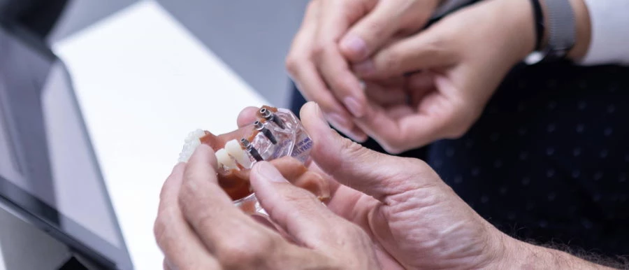 Bridge on dental implants