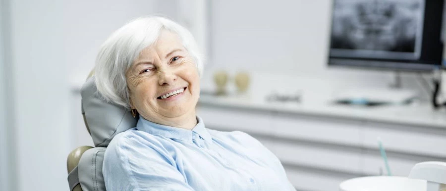 Kivehető fogsor mosoly